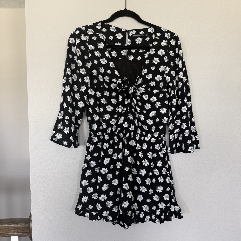 Abercrombie & Fitch Tie-Front Floral Romper Small 3/4 Sleeve Boho Resort Whimsy